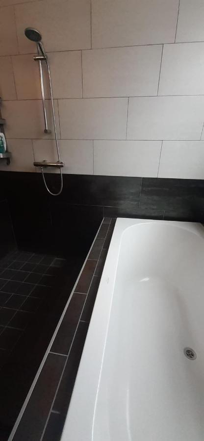 Charlotte, Not For Parties, Not A Hotel, Room With Shared Bathroom, No Kitchen Ámsterdam Exterior foto